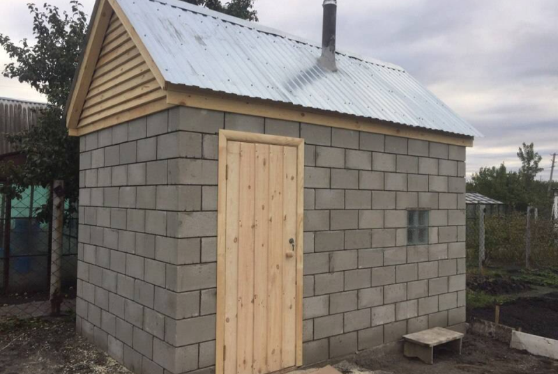 Хозблок своими руками на даче: правильно строим полезное сооружение